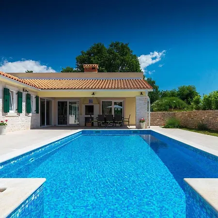 Lucia Holiday home